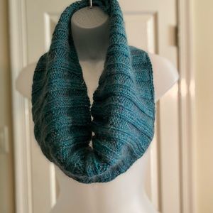 NWOT lovely Hand crafted knit eternity scarf (teal & gray) 32”L x 9”W